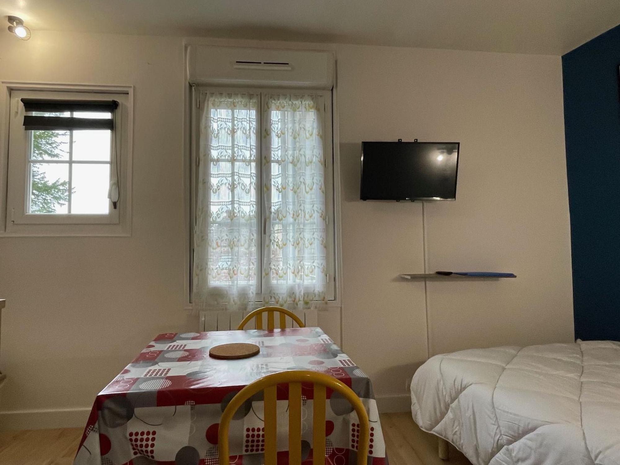Meuble De Tourisme Dans Parc Arbore 1000M2 - Sejour-La-Roche Eperon La Roche-Posay Bilik gambar